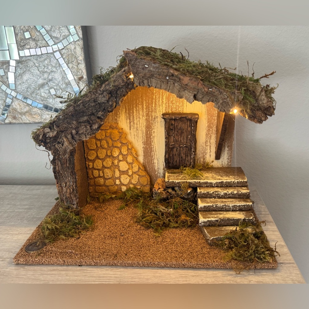 Fontanini 5” Collection - LED Wedding Crèche - Stable lighted with USB LED
